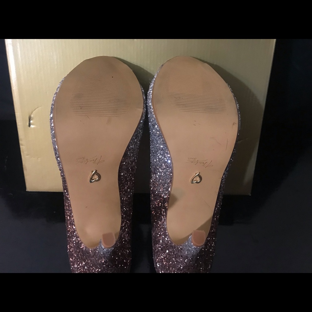 Glitter Pumps - Picture 2 of 7